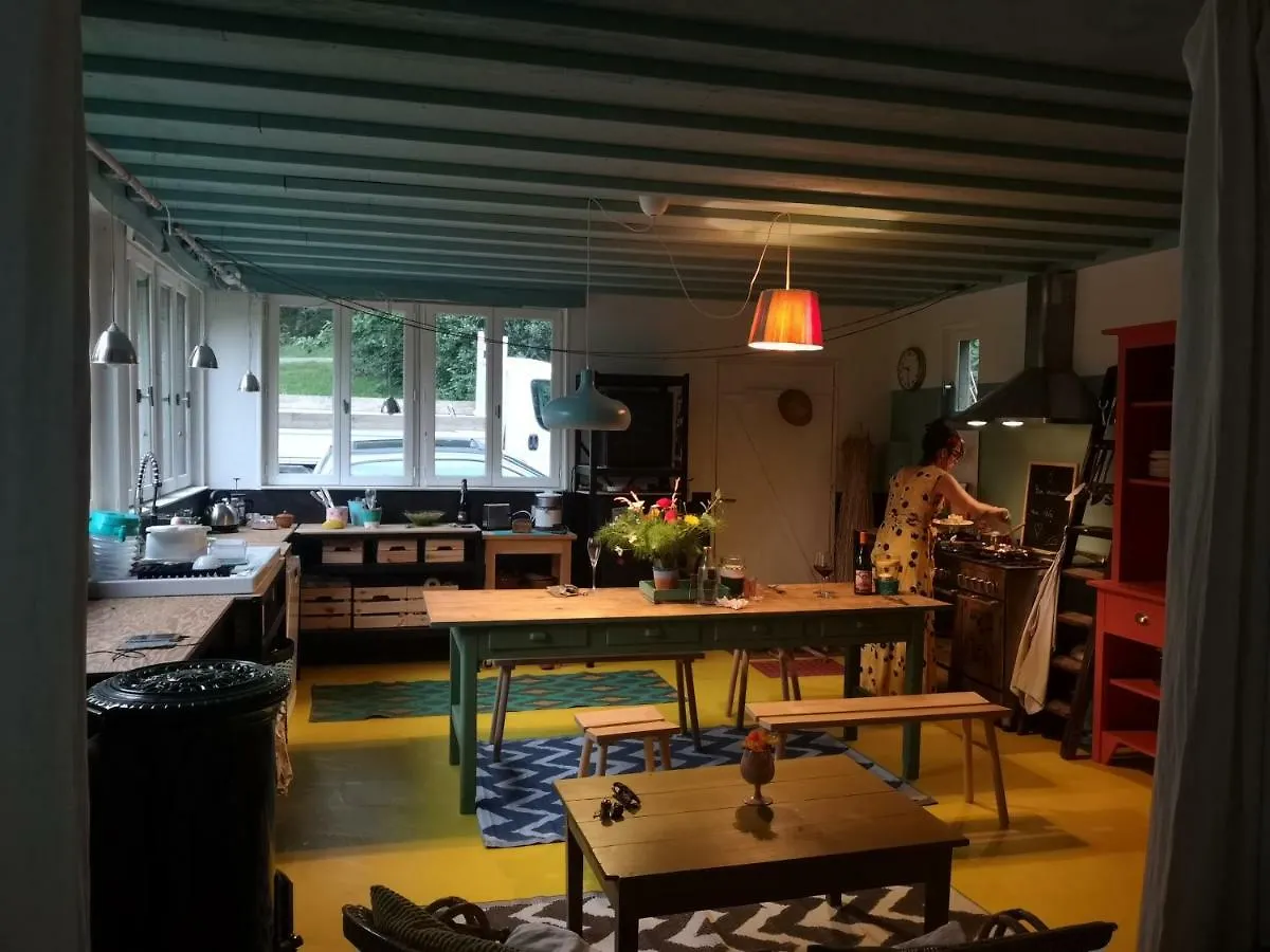 La Cabane Dans Les Bois ! Apartment Marzan